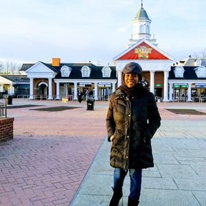 Meet your Posher, Abolade